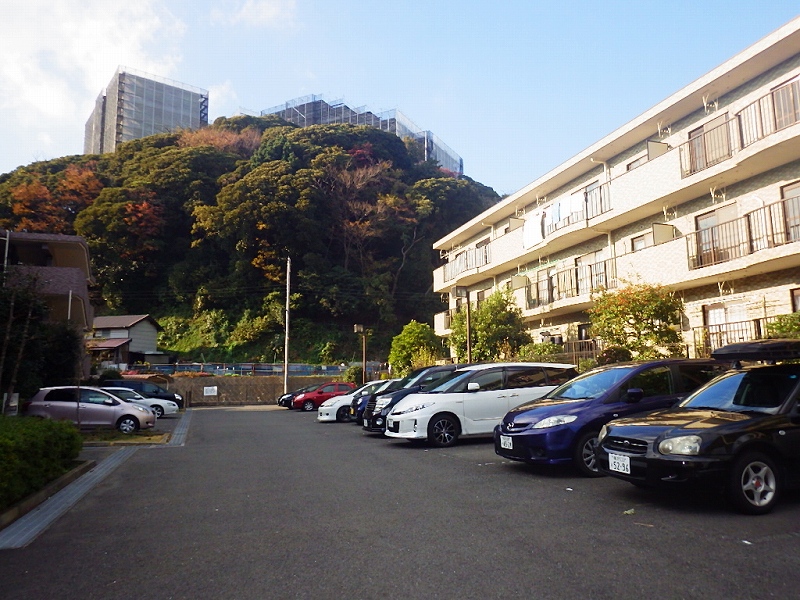 駐車場　駐車場も敷地内にございます！（賃料別途）（退去前の写真です）