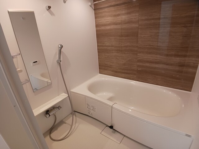 バス・シャワールーム　シャワー・追い焚き給湯