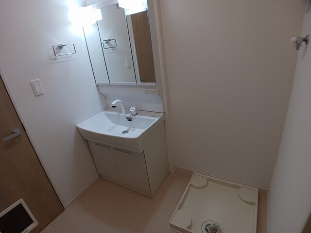 洗面設備　シャンプードレッサー・洗濯機置き場