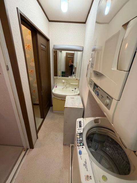 洗面設備　居住スペースの洗面台です。