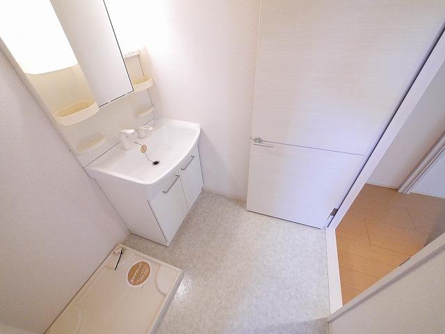 洗面設備　コンパクトで使いやすい洗面所