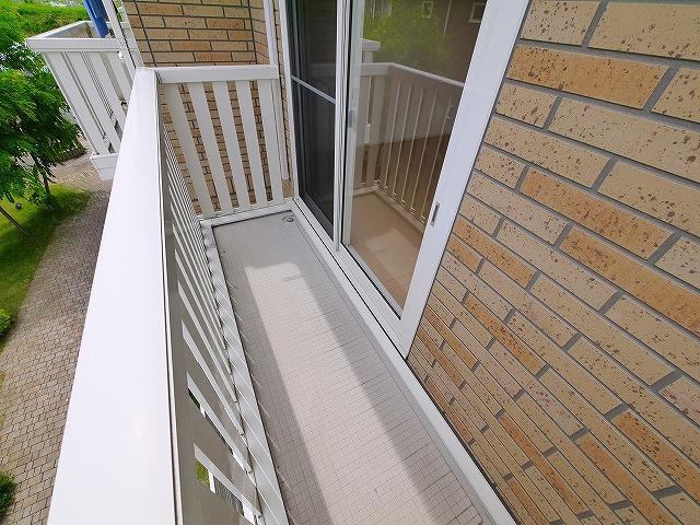 バルコニー　暖かな日差しのふりそそぐバルコニー