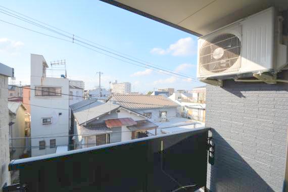 眺望　この見晴らしが明るいお部屋を作ってますよ。