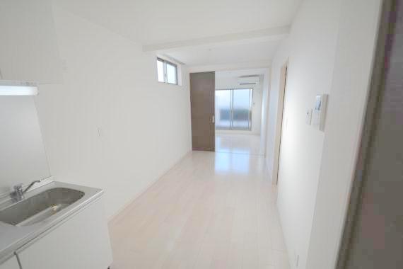 居室・リビング　シンプルなデザインのリビングは家具が置きやすいです。