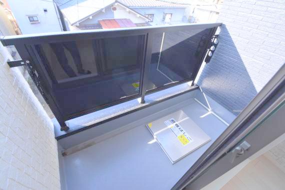 バルコニー　風通しの良いバルコニー。洗濯物もよく乾きそうです。