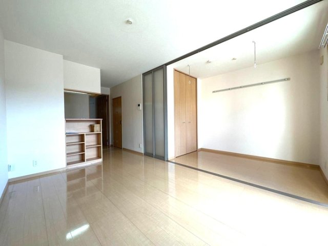 居室・リビング　LDK（別角度）