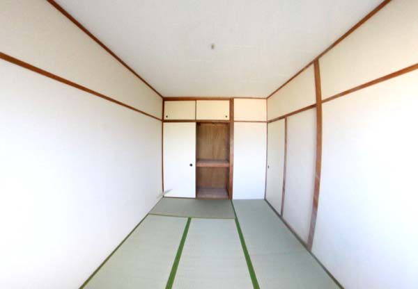 居室・リビング　い草の香りが落ち着く素敵な和室です