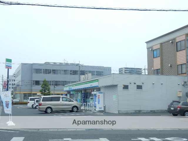 コンビニ　ファミリーマート下中野本町店（コンビニ）まで112m