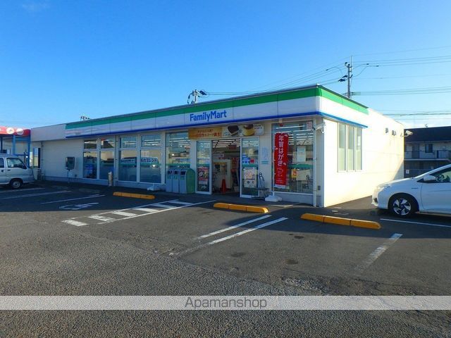 コンビニ　ファミリーマート（コンビニ）まで109m