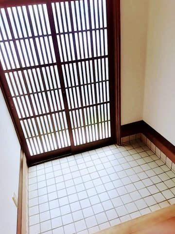 ＪＲ福知山線 石生駅 徒歩69分 2階建 築64年の玄関写真