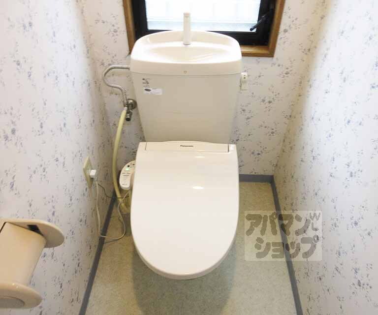 トイレ　温水洗浄便座付きです。
