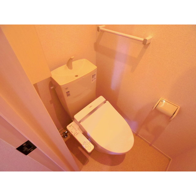 トイレ　同型角部屋写真使用中