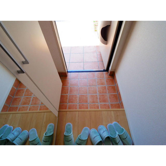 玄関　同型角部屋写真使用中