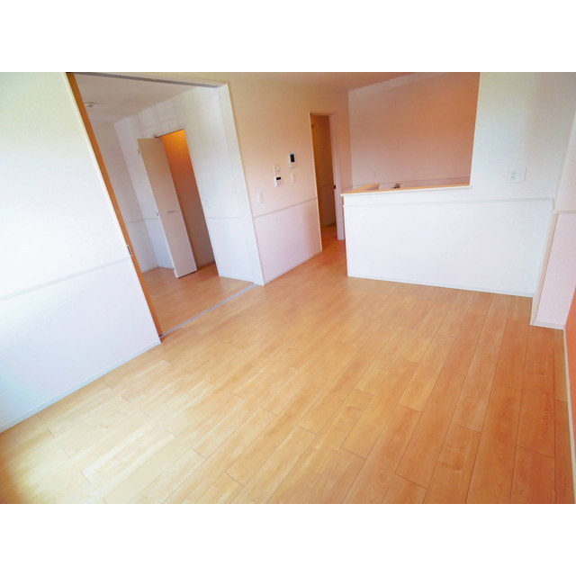 居室・リビング　同型角部屋写真使用中