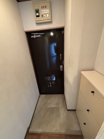 不入斗マンションの玄関写真