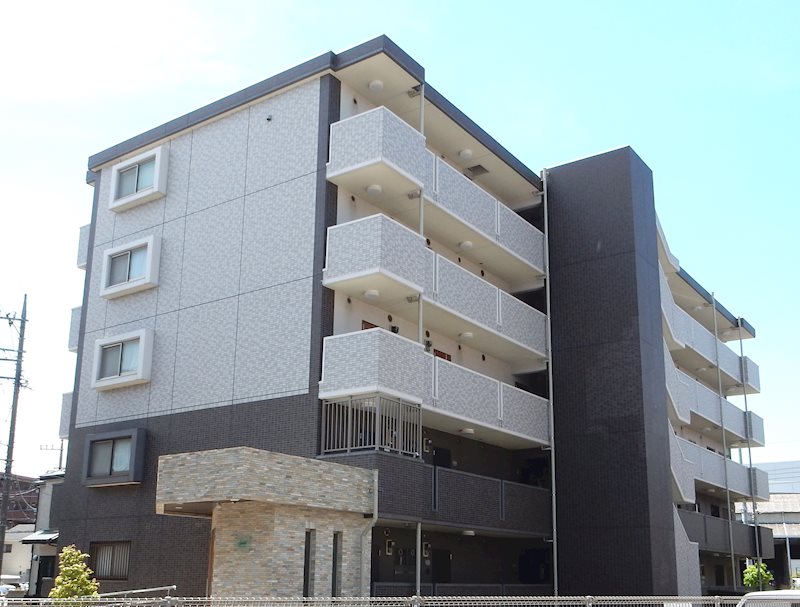 建物外観　高級感のあるタイル貼り