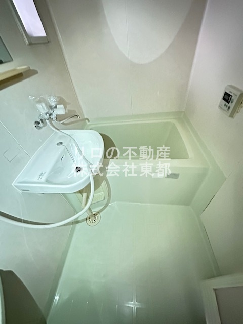 バス・シャワールーム　使いやすい☆洗面ボウルと一体型のバスルームです♪