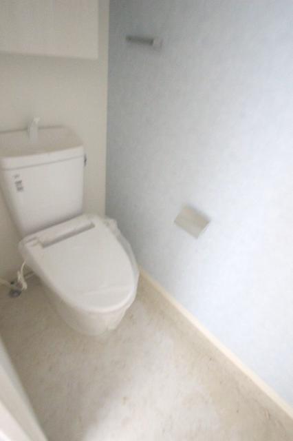 トイレ　写真は同タイプ別室のものです。