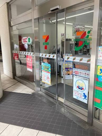 コンビニ　セブンイレブン（コンビニ）まで5m