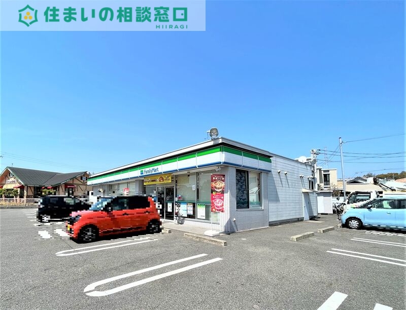 コンビニ　ファミリーマート岡崎小針店（コンビニ）まで877m