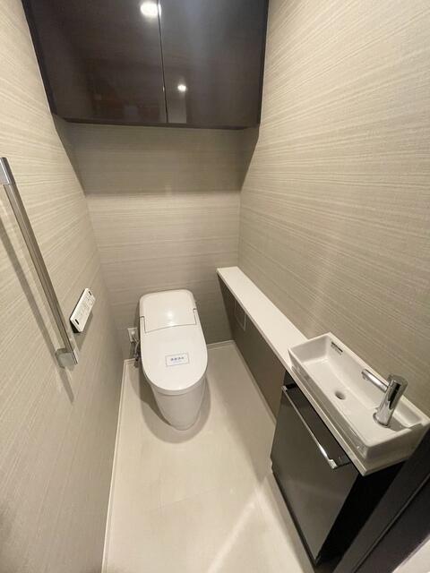 東京メトロ千代田線 湯島駅 徒歩2分 13階建 築8年のトイレ写真