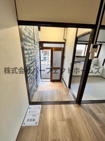 玄関　収納もある玄関です