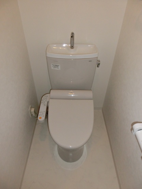 トイレ　ウォシュレット付きです。