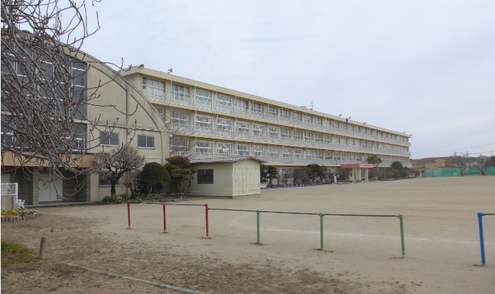 小学校　いわき市立平第二小学校（小学校）まで423m