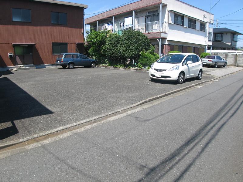 【調布市深大寺南町のアパートの駐車場】