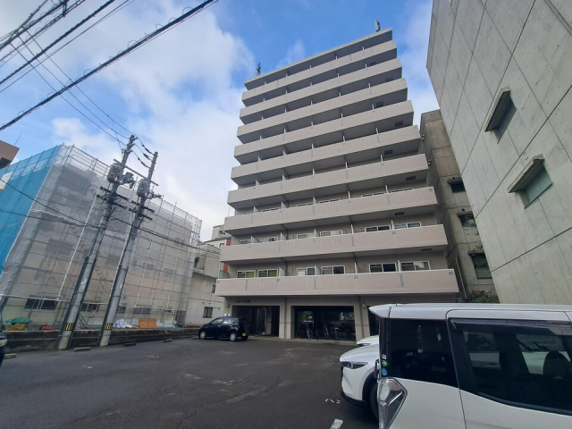 【松山市東雲町のマンションの建物外観】