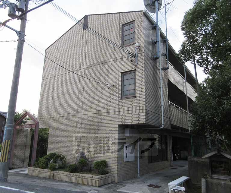 大津市尾花川のマンションの建物外観