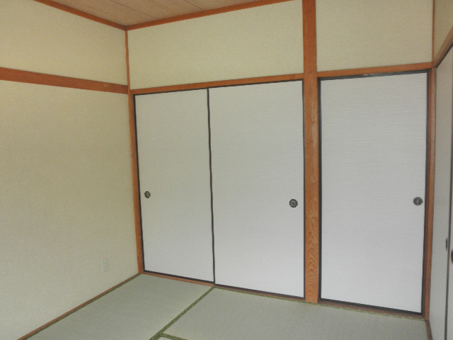 ファミールS月出の居間写真