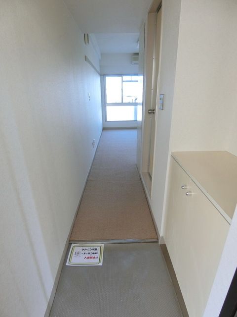 【立川市富士見町のマンションの玄関】