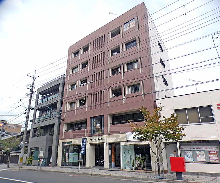 京都市左京区石原町のマンションの建物外観