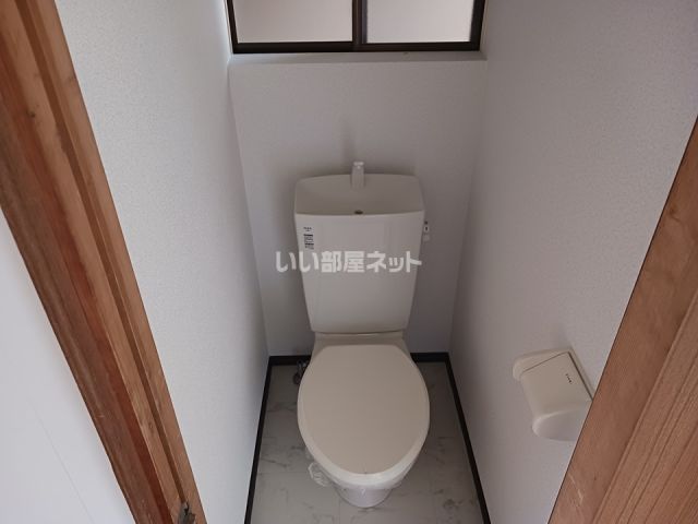 【浅野借家　西棟のトイレ】