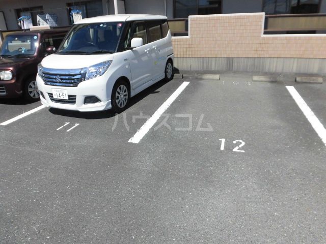 【掛川市天王町のマンションの駐車場】