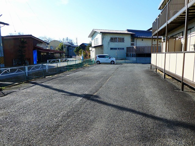 【高野ハイツＢ棟の駐車場】