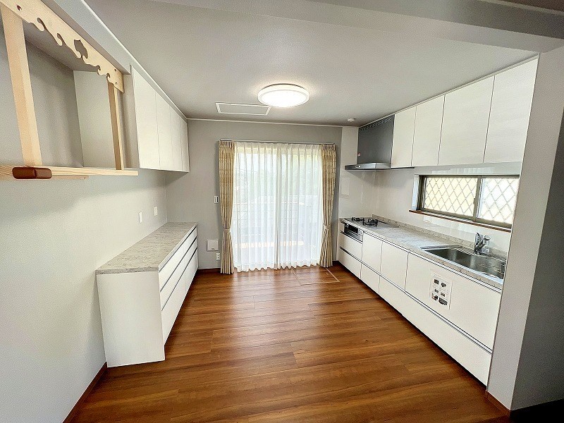 キッチン　グリル付き3口ガスコンロのシステムキッチン完備♪