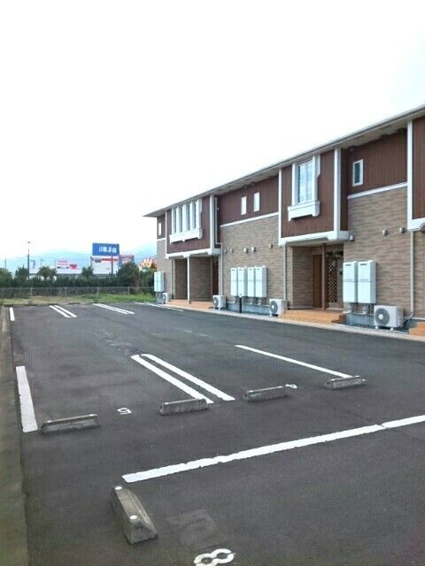 【指宿市東方のアパートの駐車場】