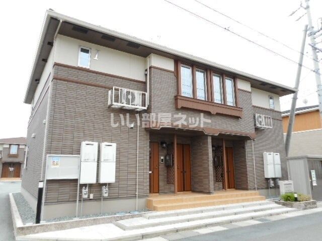 【多気郡明和町大字佐田のアパートの建物外観】