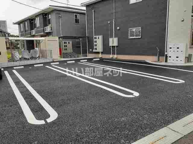 【常総市水海道淵頭町のアパートの駐車場】