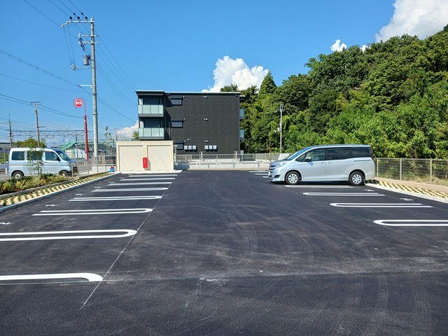 【ミ・リブロ彦根駅北壱番館の駐車場】