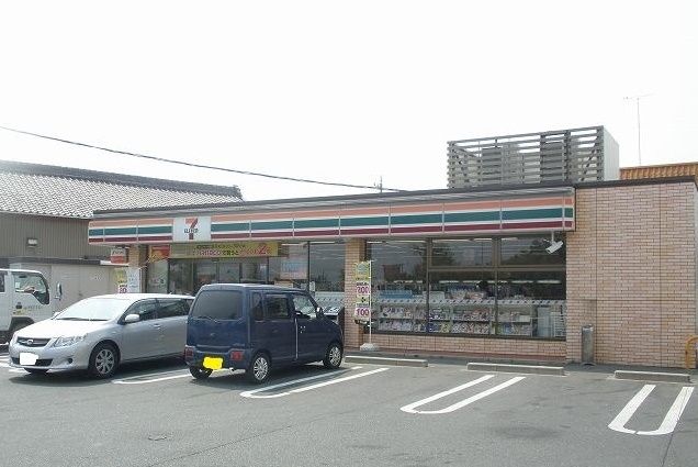 【豊川市大橋町のアパートのコンビニ】