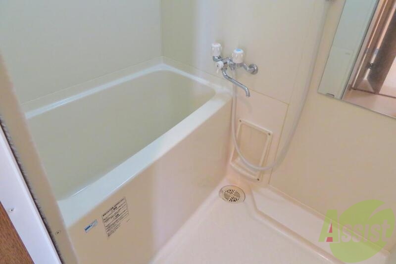 バス・シャワールーム　バスタブはゆったりしていて、ゆっくり浸かれそうですね