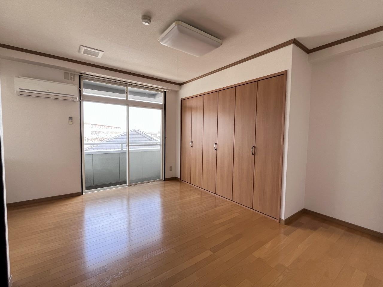 居室・リビング　照明付き