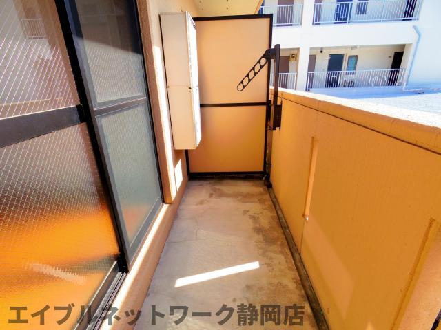 バルコニー　開放的で明るい空間を演出してくれるバルコニーです