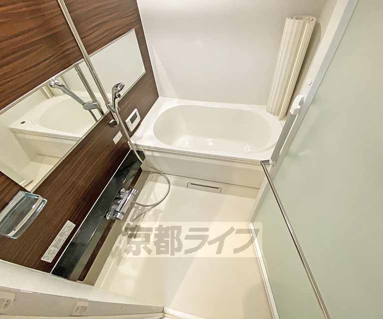 バス・シャワールーム　ゆったり浸かれるお風呂です。
