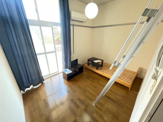 居室・リビング　※別号室の写真です