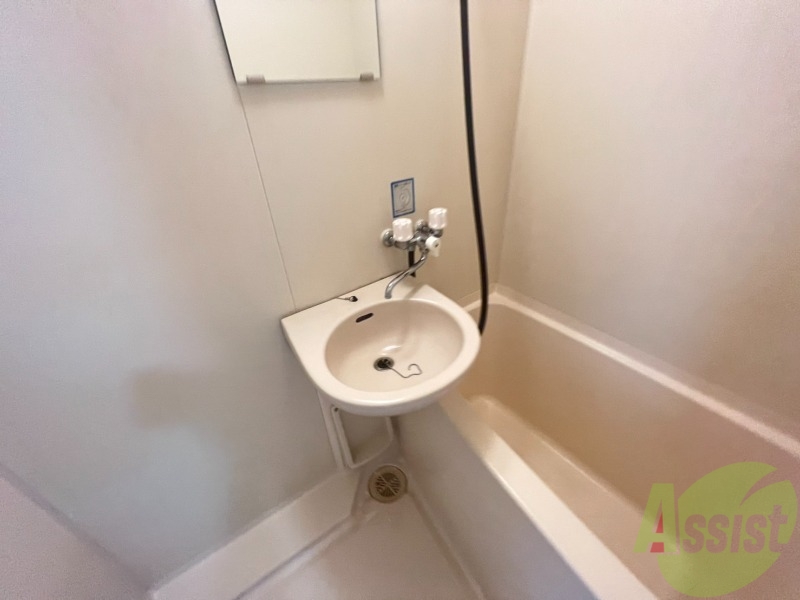 バス・シャワールーム　１人暮らしにはピッタリのサイズ感ですね！