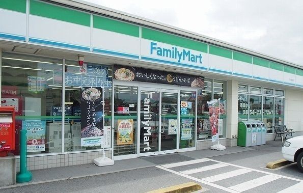 コンビニ　ファミリーマート安来飯島店（コンビニ）まで1000m